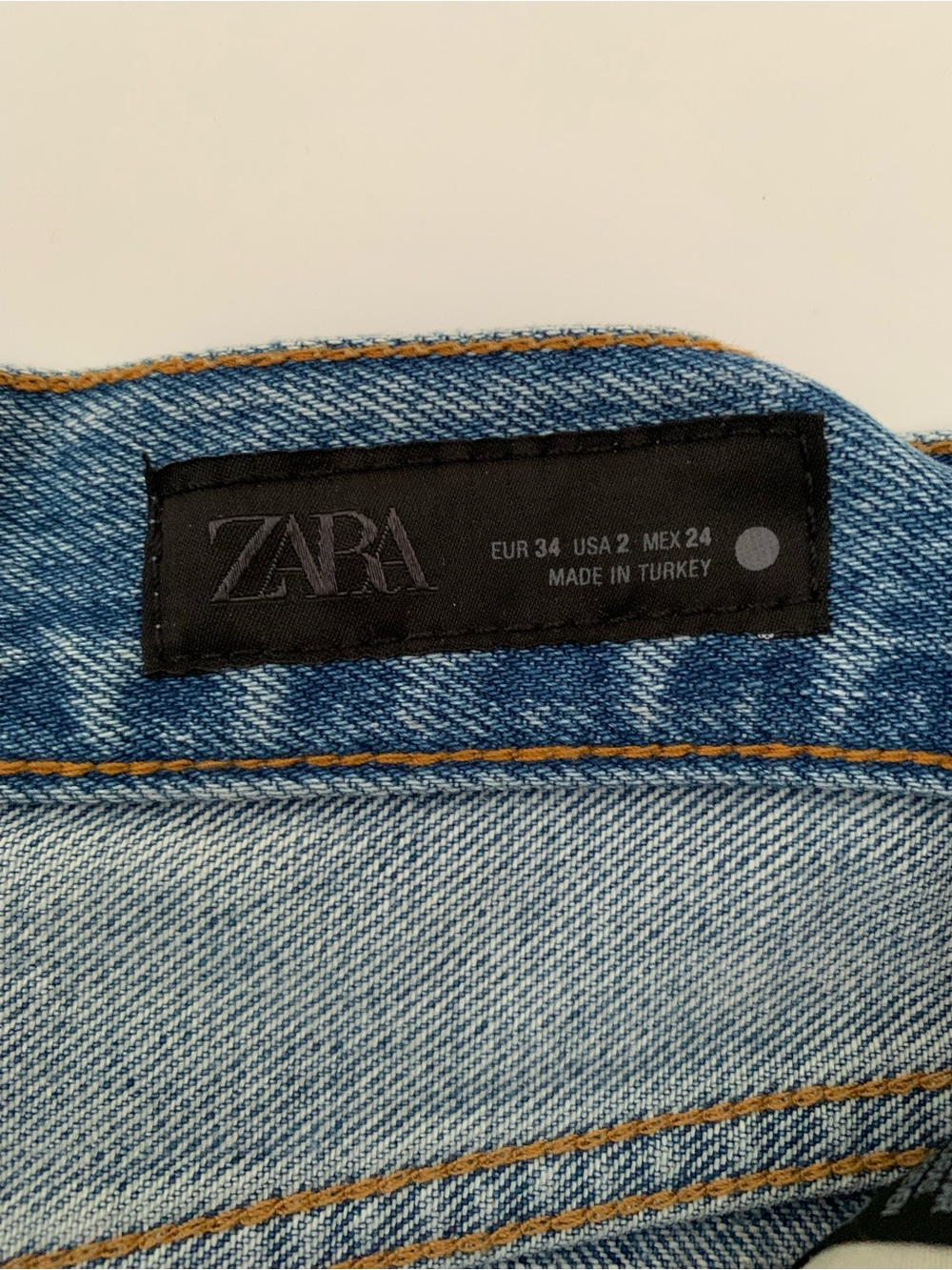 Zara high rise light wash culotte jeans with wide leg. Size 2 - Picture 2 of 13